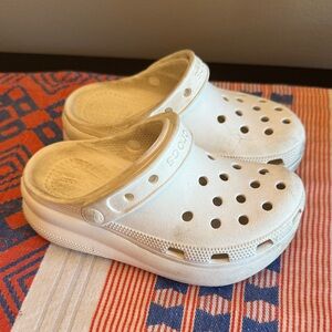 CROCS Kids White platform Slip-On Clog with Heel Strap